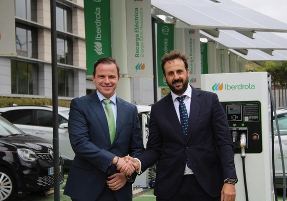 Luis Buil, director de Smart Solutions de Iberdrola y Ginés Ángel García, presidente de A3E.