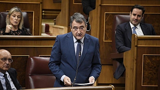 El PNV dice estar «más lejos» hoy del PP y alienta que haya Presupuestos