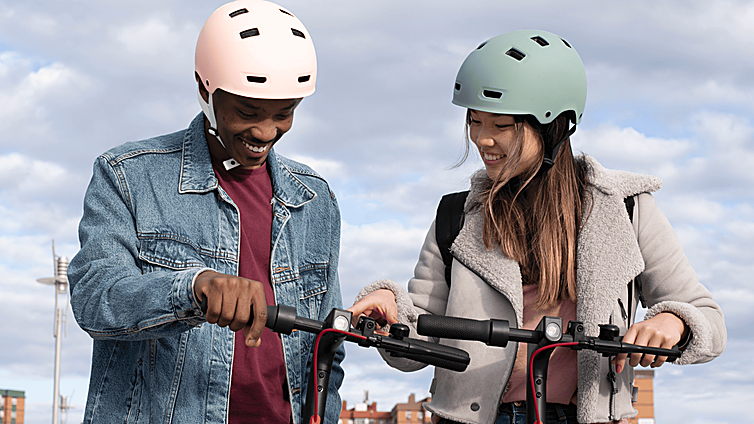 Protégete y evita multas con los mejores cascos para patinete eléctrico