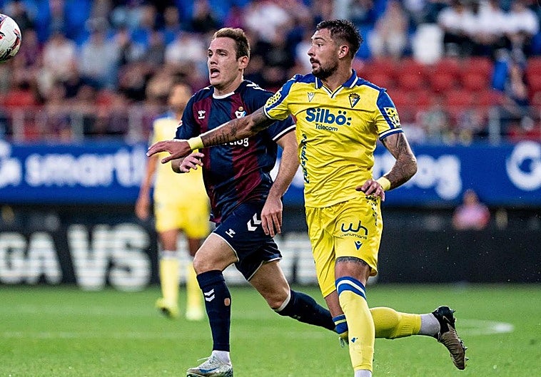 El Eibar se consolida en playoff y mete en problemas al Cádiz