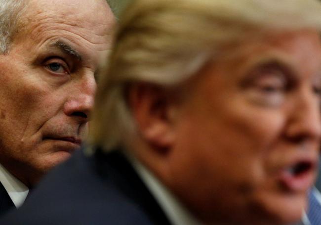 John Kelly, junto a Donald Trump en 2017.