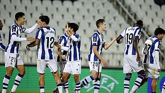 La Real logra su primera victoria en Europa casi a puerta cerrada