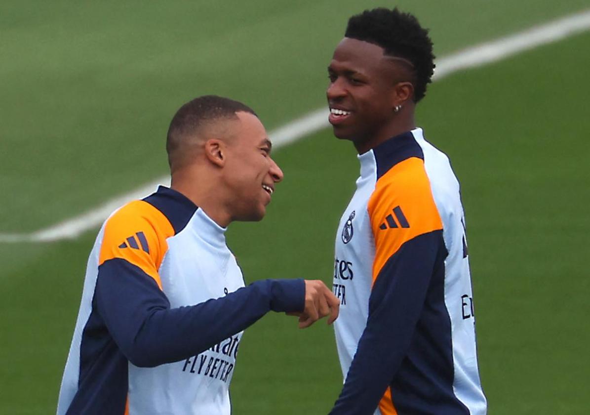 Mbappé y Vinicius sonríen en el último entrenamiento del Real Madrid antes del clásico.