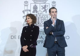 La vicepresidenta y ministra de Hacienda, María Jesús Montero, y el ministro de Economía, Carlos Cuerpo.