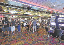 Interior de una de las salas del casino del Riviera Hotel, en Las Vegas.