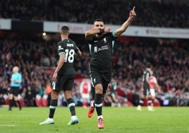 Mohamed Salah, celebrando el gol del empate en el Emirates Stadium.