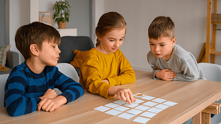 Echa un ojo a esta selección de juegos de mesa educativos para que los peques desarrollen su imaginación en clase