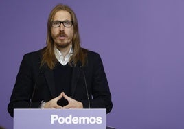 El coportavoz de Podemos Pablo Fernández en rueda de prensa de este lunes.