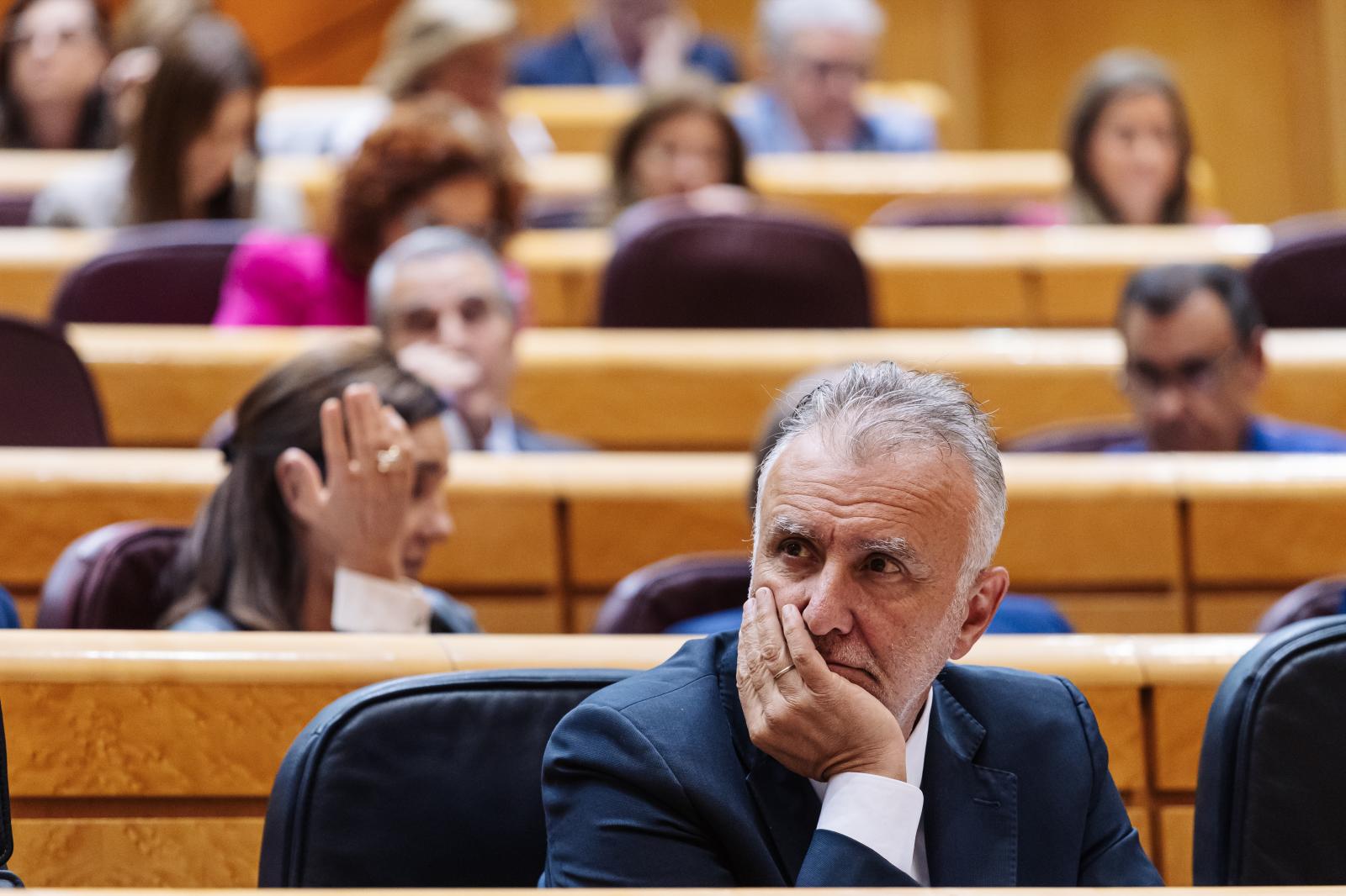 El ministro de Política Territorial y Memoria Democrática, Ángel Víctor Torres, durante una sesión plenaria, en el Senado