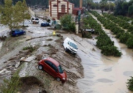 Coches destrozados tras el paso del la Dana. A 30 de octubre de 2024, en Málaga, Andalucía