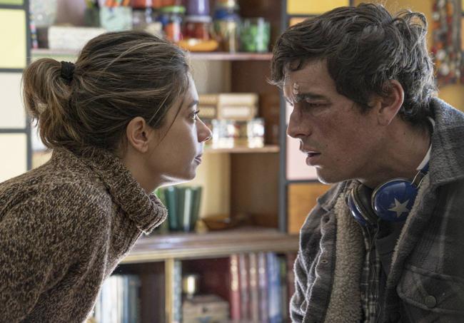 Anna Castillo y Mario Casas en 'Escape'.