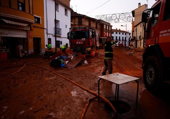 Miembros de la UME en Utiel, Valencia