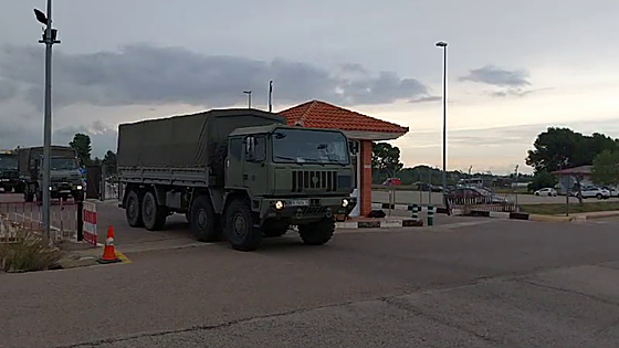 Infantes de Marina, aviadores, paracaidistas y zapadores refuerzan la ayuda a los afectados por la riada
