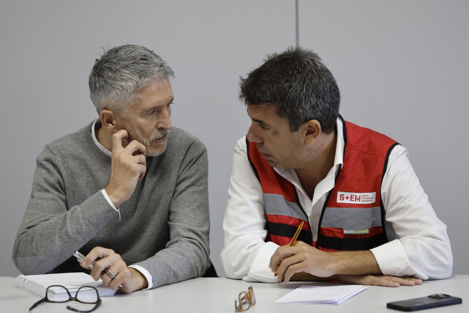 Grande-Marlaska y Mazón en una reunión del comité de emergencias de la Comunidad Valenciana.