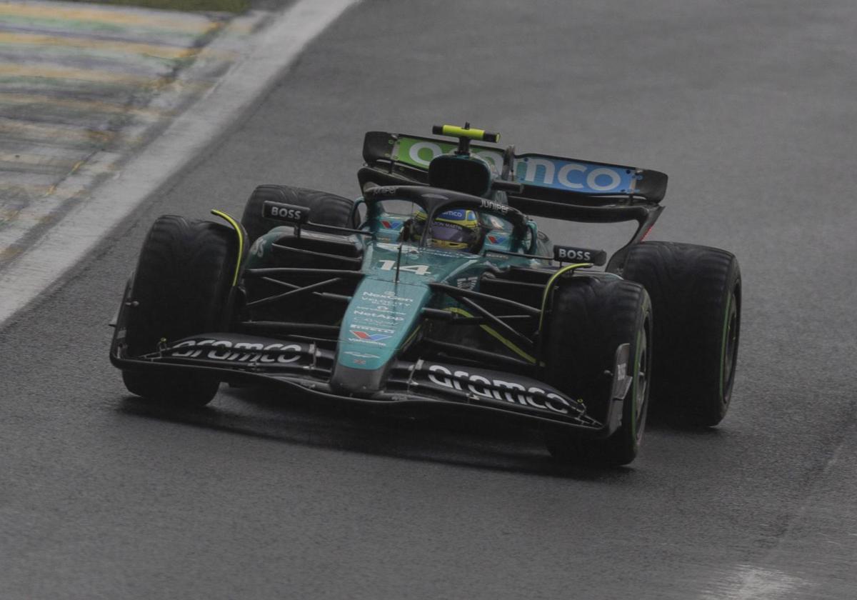 El Aston Martin de Fernando Alonso, durante la carrera de Interlagos.