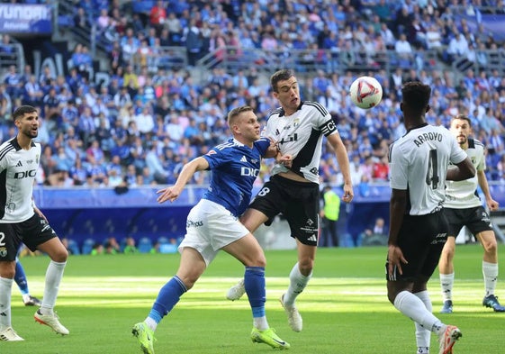 El Oviedo remonta frente al Burgos y entra en el playoff