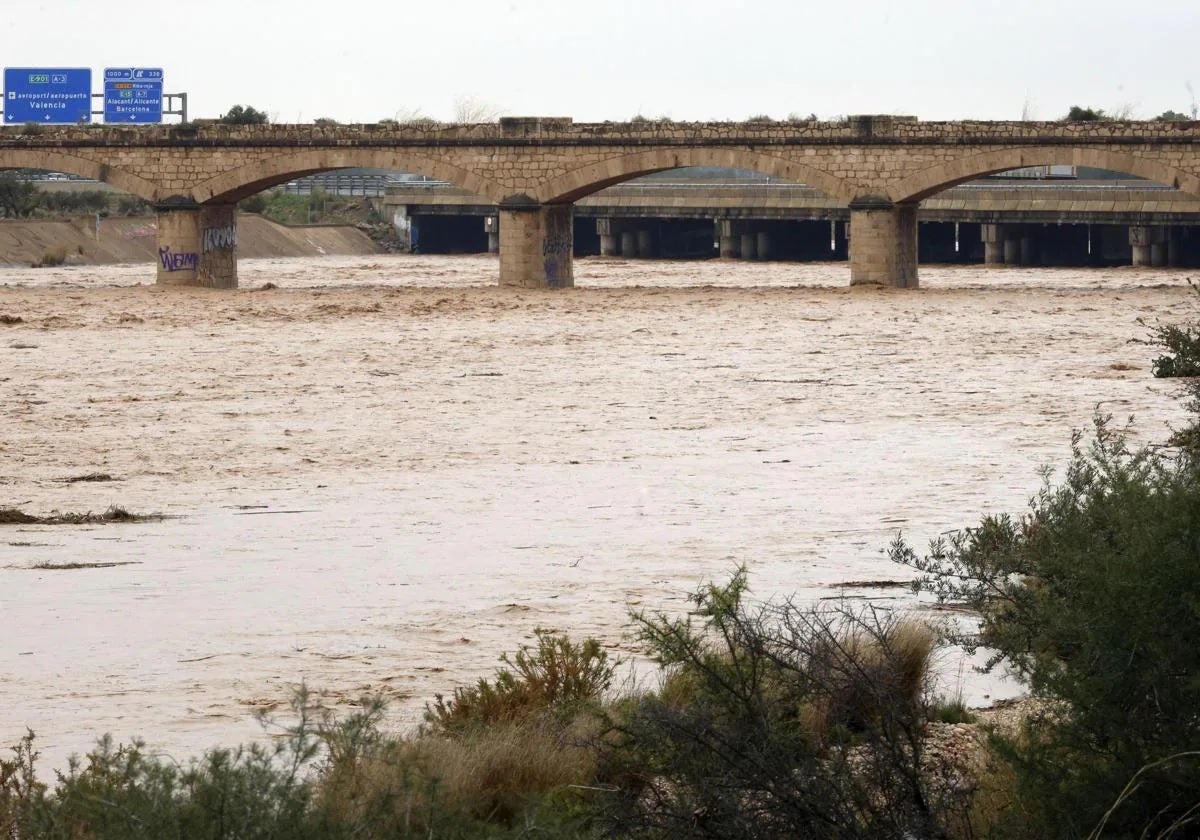 La crecida de la rambla del Poyo en Valencia multiplicó por cinco el caudal del Ebro