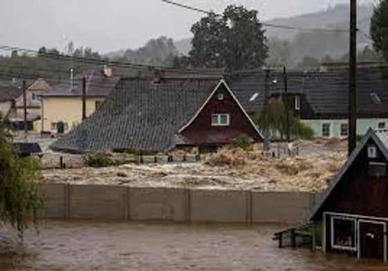 Imagen de archivo de los efectos de la terrible riada que sufrió el centro de Europa en 2002.