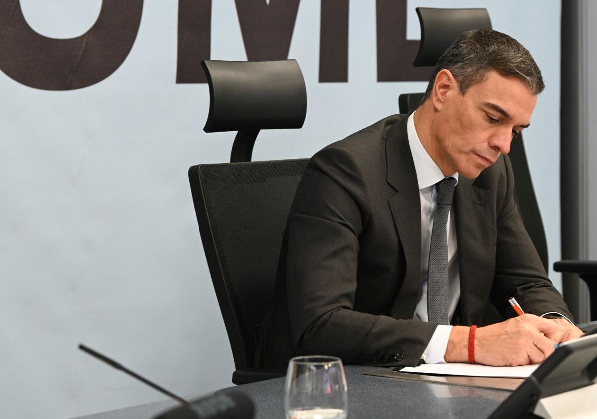 El presidente del Gobierno, Pedro Sánchez, este sábado en la sede de la Unidad Militar de Emergencias (UME) en Torrejón de Ardoz (Madrid).