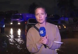 La periodista de Telecinco María Casado., durante la cobertura de los efectos de la DANA