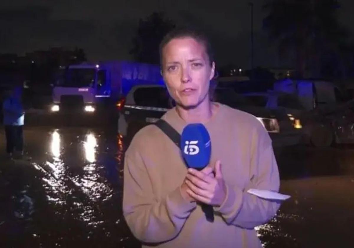 La periodista de Telecinco María Casado., durante la cobertura de los efectos de la DANA