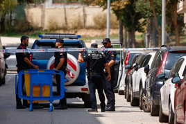 Un coche y varios agentes de los Mossos d'Esquadra