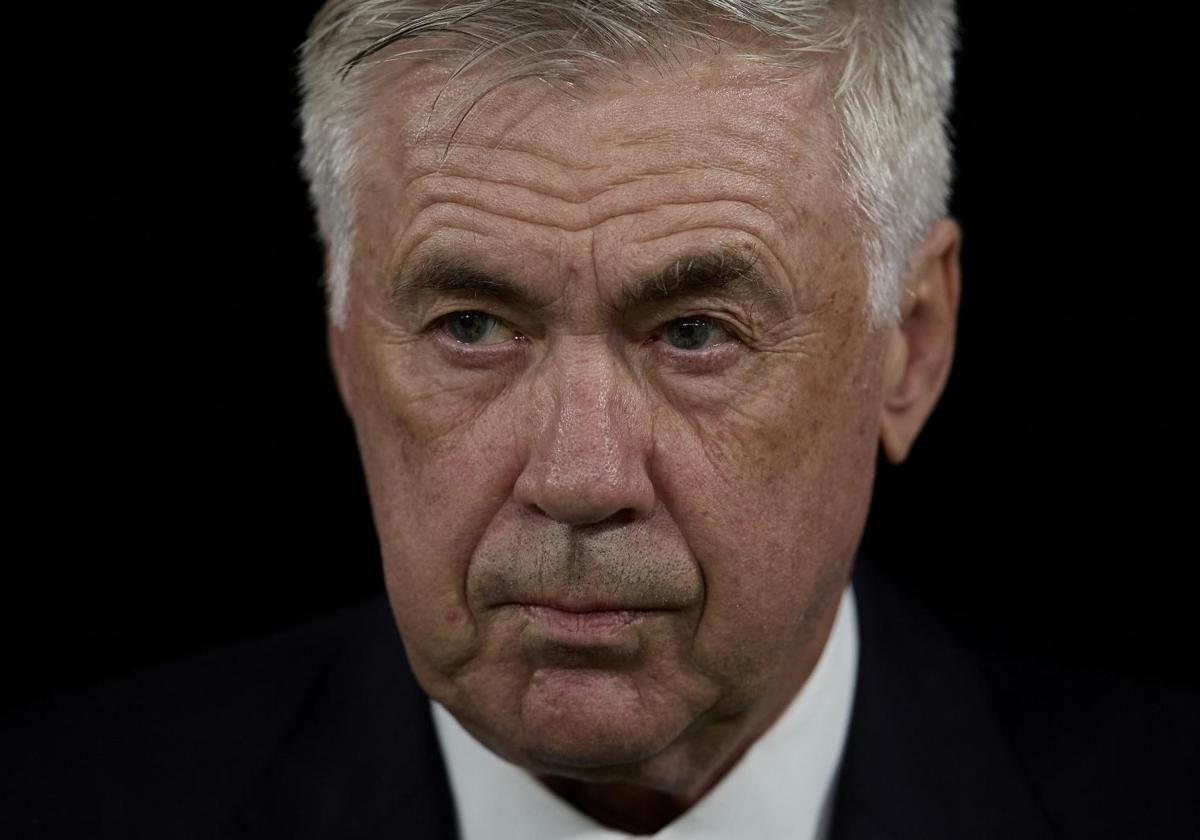 Carlo Ancelotti, serio durante el Real Madrid-Milan de este martes.