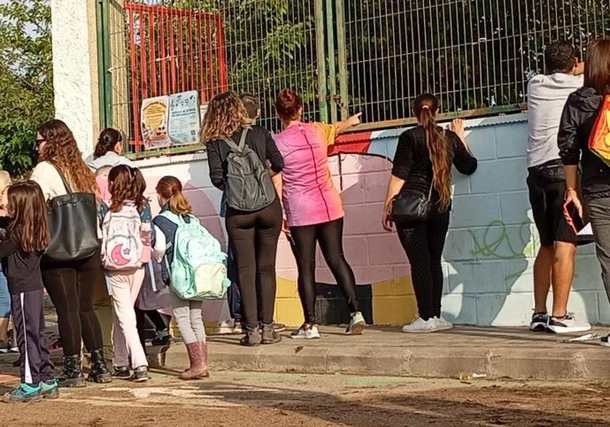 Entrada al colegio en Castellar, una pedanía en Valencia.