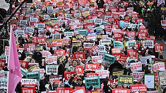 El Parlamento de Corea del Sur destituye al presidente por la imposición de la ley marcial