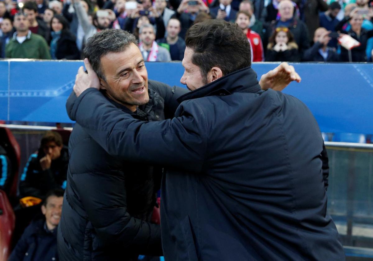 Luis Enrique y el Cholo Simeone se saludan, en una imagen de archivo.