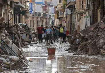 Valencia intenta ponerse en pie tras la DANA