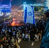 Miles de personas volvieron a salir este miércoles a las calles de Tel Aviv para protestar por la destitución de Gallant.