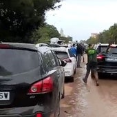 En libertad los dos vecinos sin vínculos ultras detenidos por el ataque a la comitiva