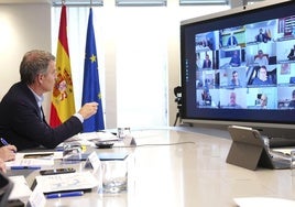 Alberto Núñez Feijóo, líder del PP, en la reunión con sus barones.