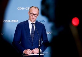 El líder de la Unión Cristianodemócrata y candidato a la Cancillería Federal, Friedrich Merz, en una conferencia de prensa en Berlín.