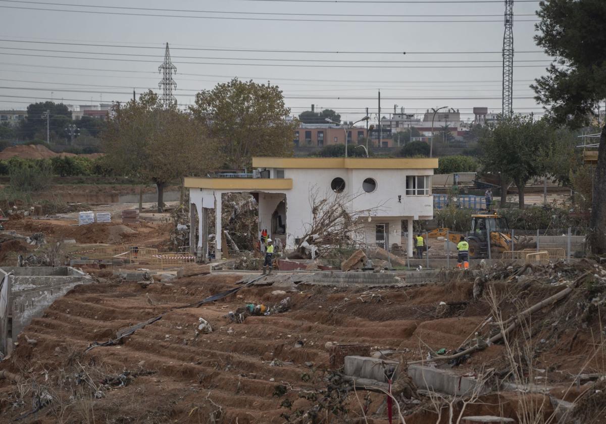 Una vivienda afectada tras el paso de la DANA en Torrent, Valencia.