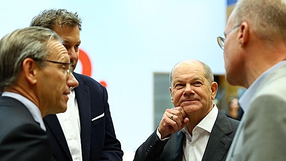 La CDU amenaza con bloquear el Bundestag alemán si Scholz no adelanta la moción de confianza