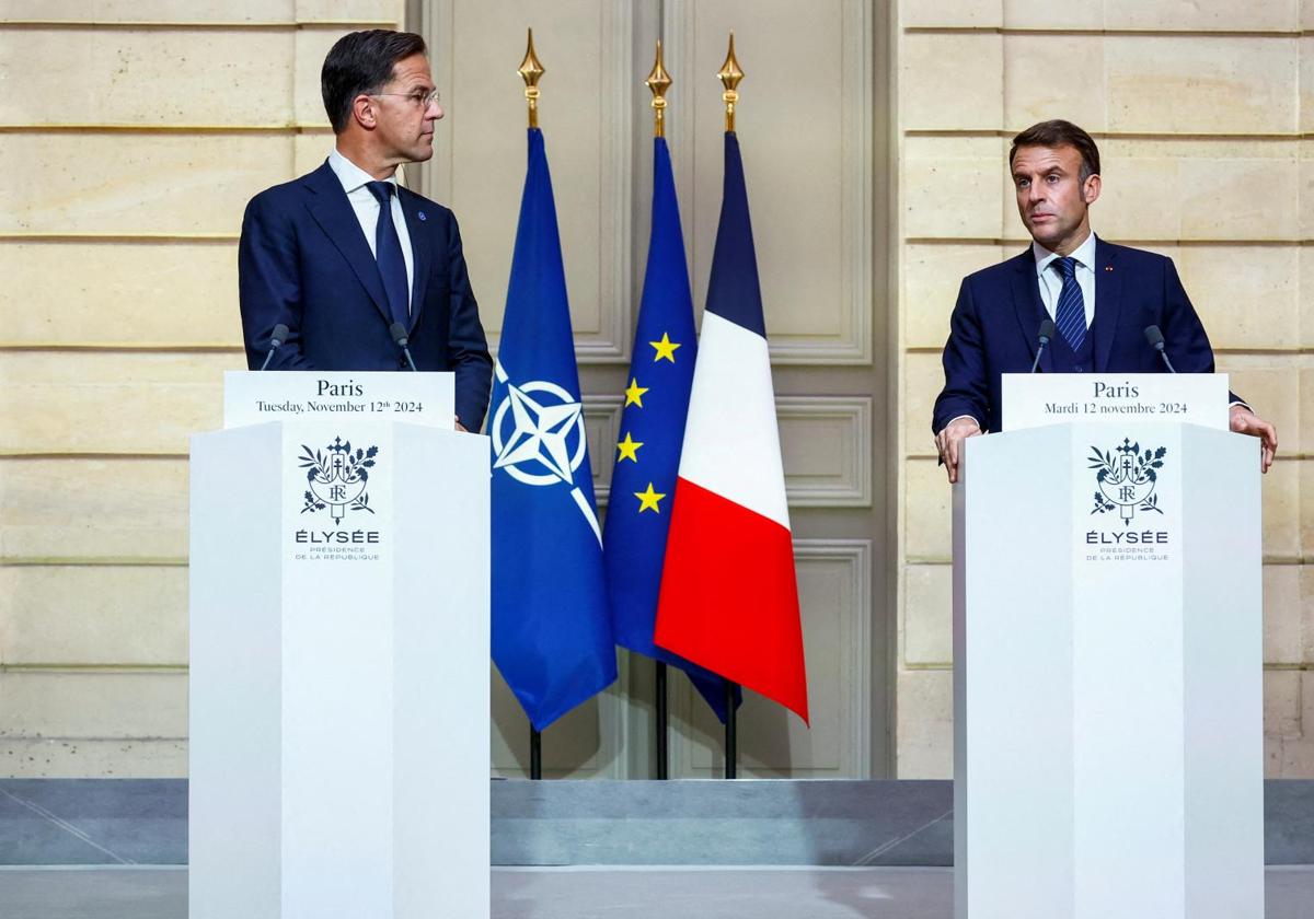 Macron y Rutte pronuncian sus discursos durante la reunión en el Palacio del Elíseo.