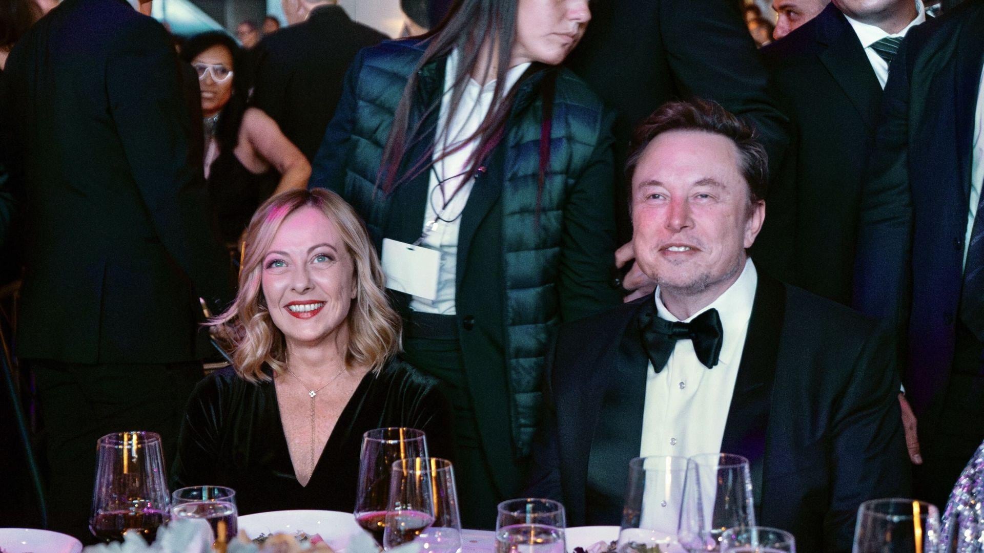 Musk, Meloni'yi savunmak için İtalyan göçmenlik politikasına girdi