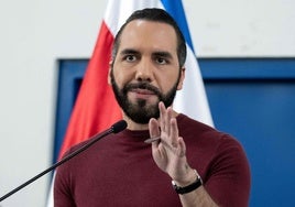 Nayib Bukele, durante su visita a una cárcel de Costa Rica este martes.