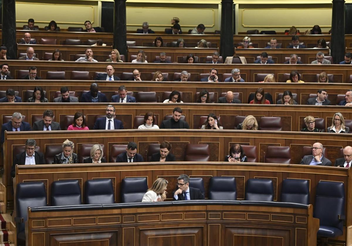 Bancada socialista en el pleno del Congreso este jueves