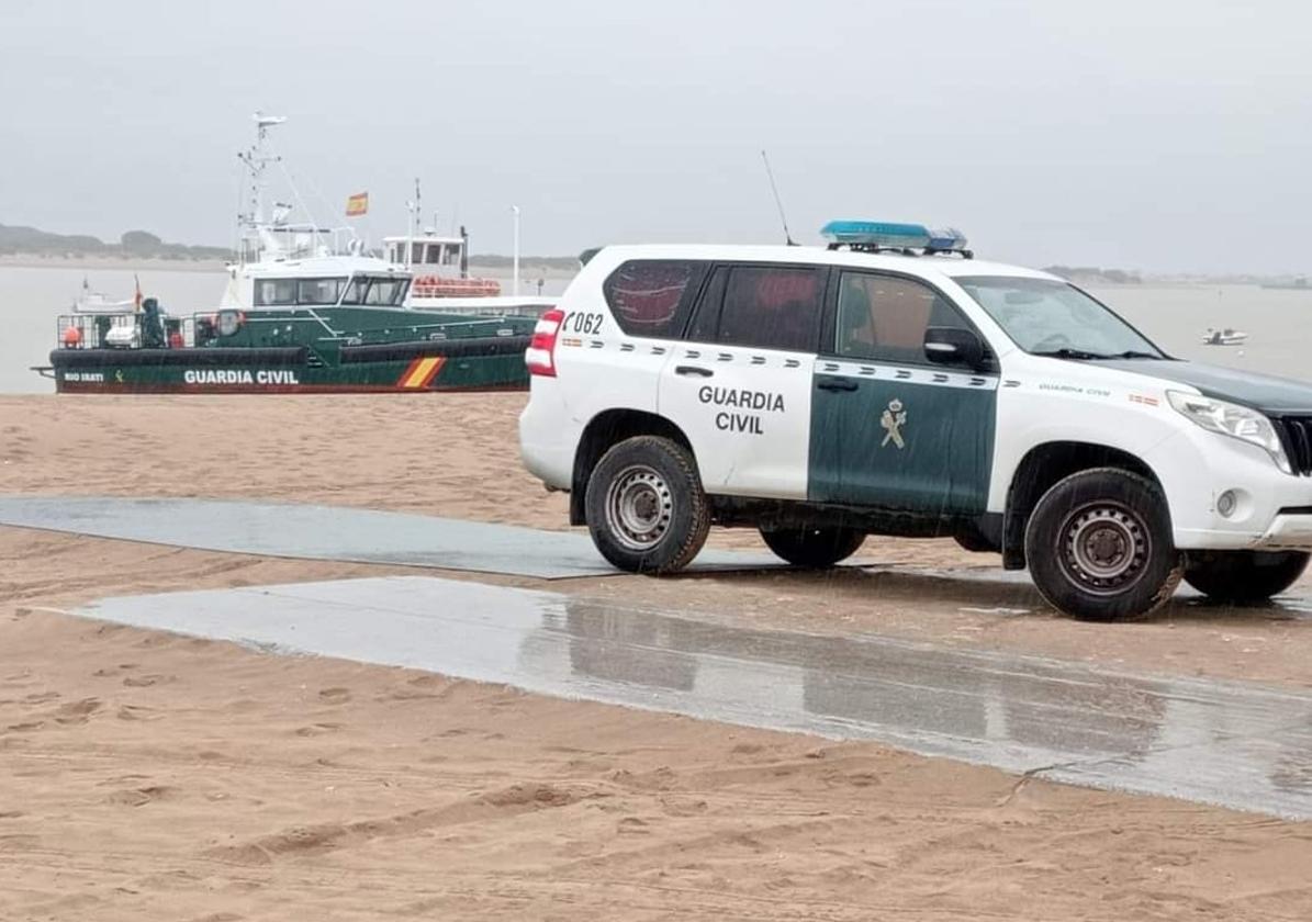 Un narco muerto y dos guardias civiles heridos en una nueva persecución en el Guadalquivir