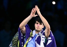 Carlos Alcaraz se despide tras caer ante Alexander Zverev.