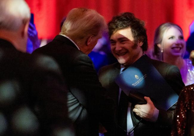 Gestos de complicidad entre ambos políticos durante la Conferencia Conservadora que se celebra en Florida.