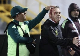 Javier Aguirre, tras resultar herido al término del Honduras-México.