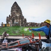 Doscientos monos fugitivos acorralan a unos policías en una comisaría en Tailandia