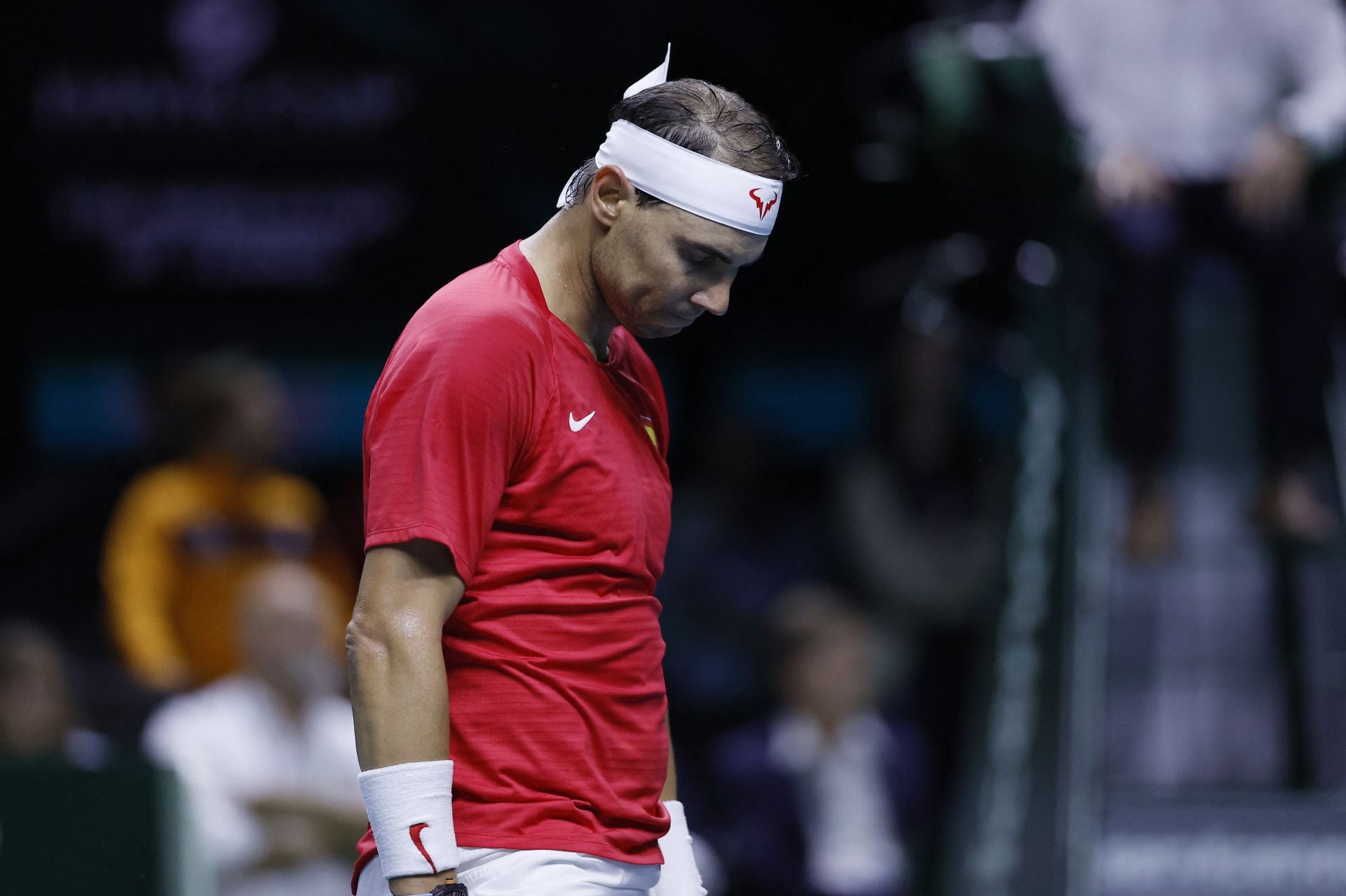 Rafa Nadal, cabizbajo en el transcurso de su partido ante Botic Van de Zandschulp.