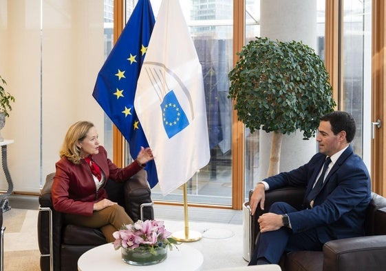 Nadia Caviño e Imanol Pradales durante el encuentro que han mantenido este martes en Luxemburgo.