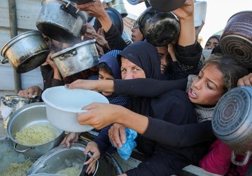 Las fuerzas de seguridad de Gaza matan a una veintena de saqueadores de camiones de ayuda