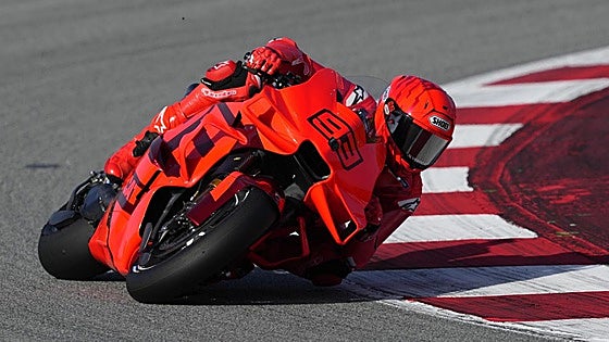Álex Márquez lidera el test y su hermano Marc brilla de rojo Ducati